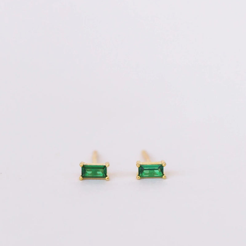 Emerald green and gold baguette stud earring.