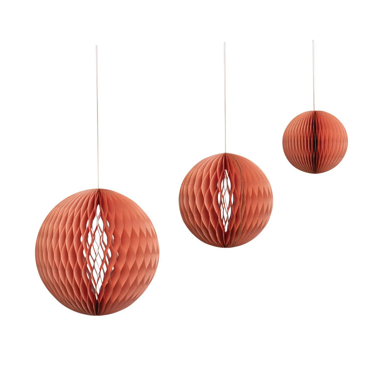 Paper ornaments in pink, shown in 3 sizes. 