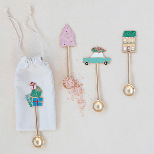 Holiday icon handle spoons made of zinc alloy with pink sugar crystals and a drawstring bag. 